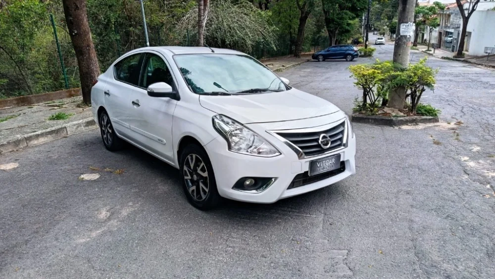 Nissan VERSA SL 1.6 16V FlexStart 4p Mec.